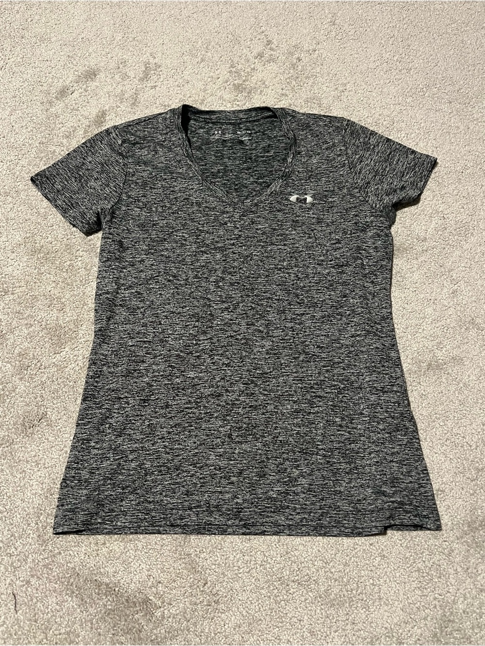 Under Armour Women’s V-Neck Loose Fit Performance Tee